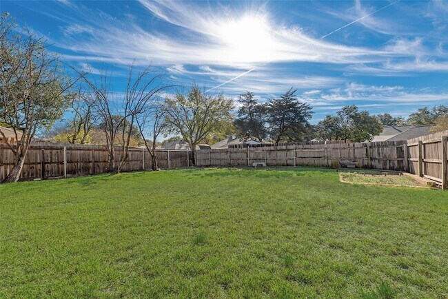 Building Photo - 1318 Deer Ridge Dr