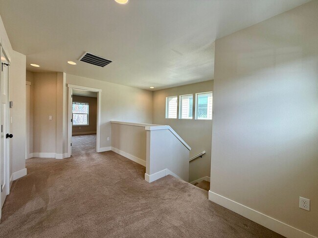 Building Photo - GORGEOUS OPEN LAYOUT HOME IN OLD FARM DISTRICT!