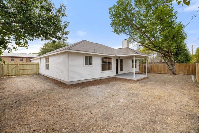 Building Photo - 1006 Cottonbowl Dr