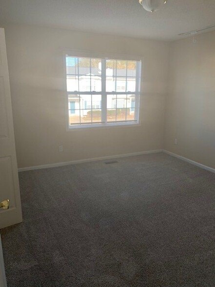 Building Photo - 3903 Sterling Pointe Dr