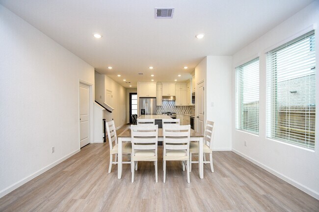 Building Photo - 28722 Mount Bonnell Dr