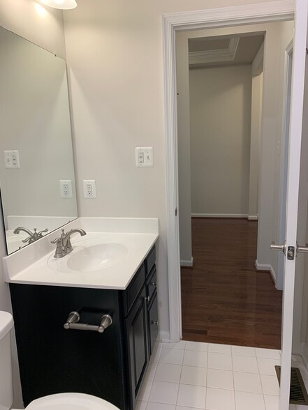 Building Photo - 771 Ravenwood Dr