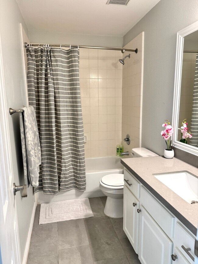 Building Photo - 8603 Malardcrest Dr