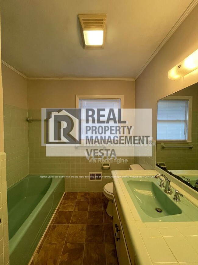 Building Photo - 7162 Everett Dr