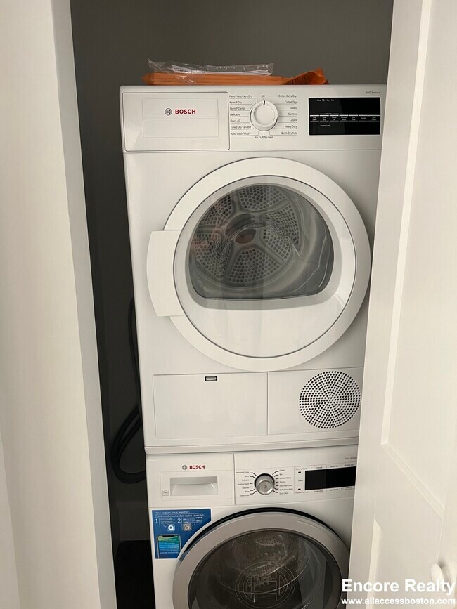 Building Photo - 108 Jersey St