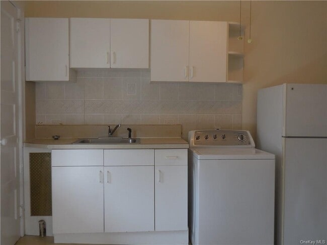 Building Photo - 458 Westchester Ave