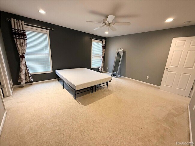 Building Photo - 207 Amys Walk
