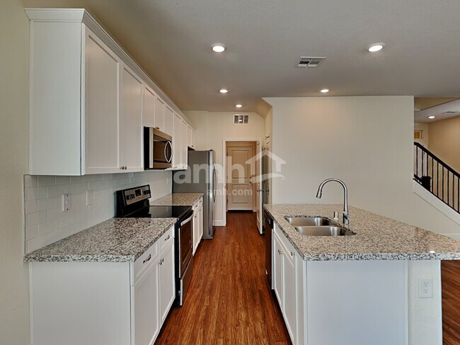 Building Photo - 9260 S Park St