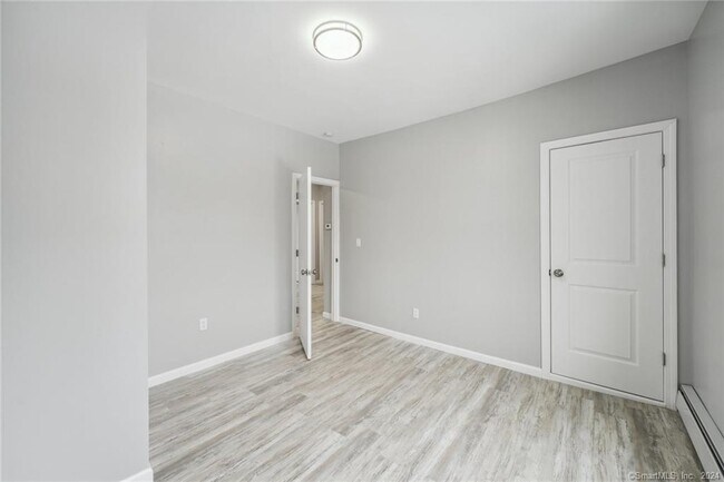 Building Photo - 58 Bond St