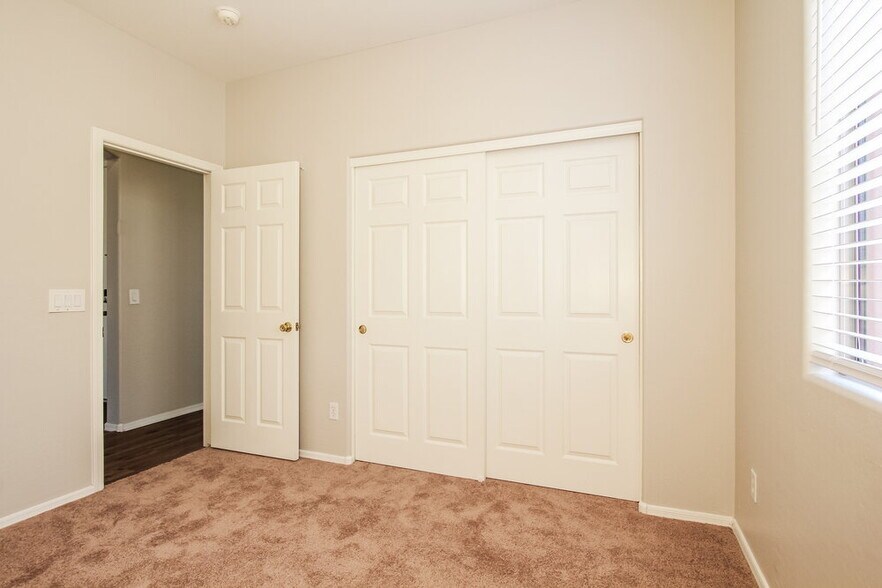 Building Photo - 10866 W Chase Dr