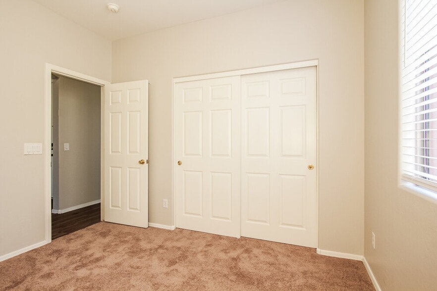 Building Photo - 10866 W Chase Ln