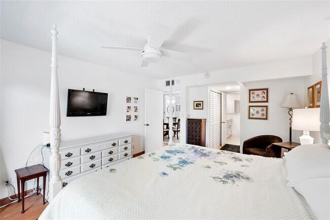 Building Photo - 3909 N Ocean Blvd