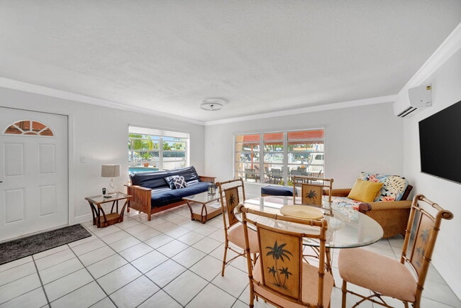 Building Photo - 2724 NE 14th St