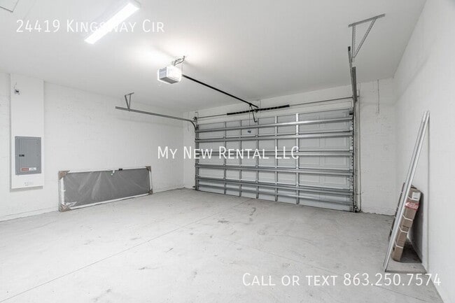 Building Photo - 24419 SW Kingsway Cir