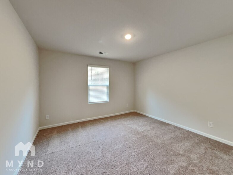 Building Photo - 302 Ivy Bank Dr