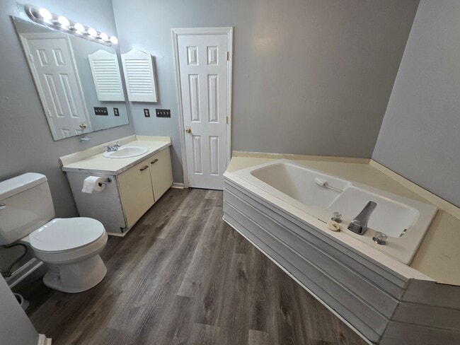 Building Photo - 950 Stewarts Creek Dr