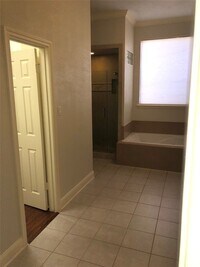 Building Photo - 10310 Chevy Chase Dr