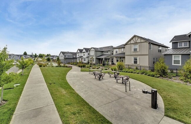 Building Photo - Discover the Charm of This Elegant North P...