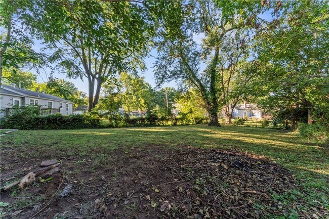 Building Photo - 7036 Hunter St