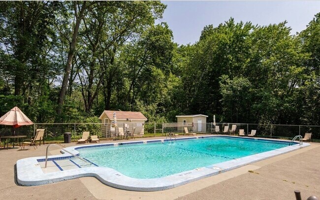 Building Photo - 96 Richardson Rd