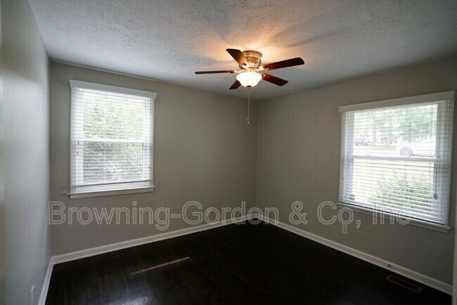 Building Photo - 363 Strasser Dr