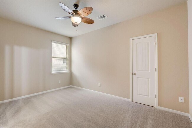 Building Photo - 166 Jaxxon Pointe Dr
