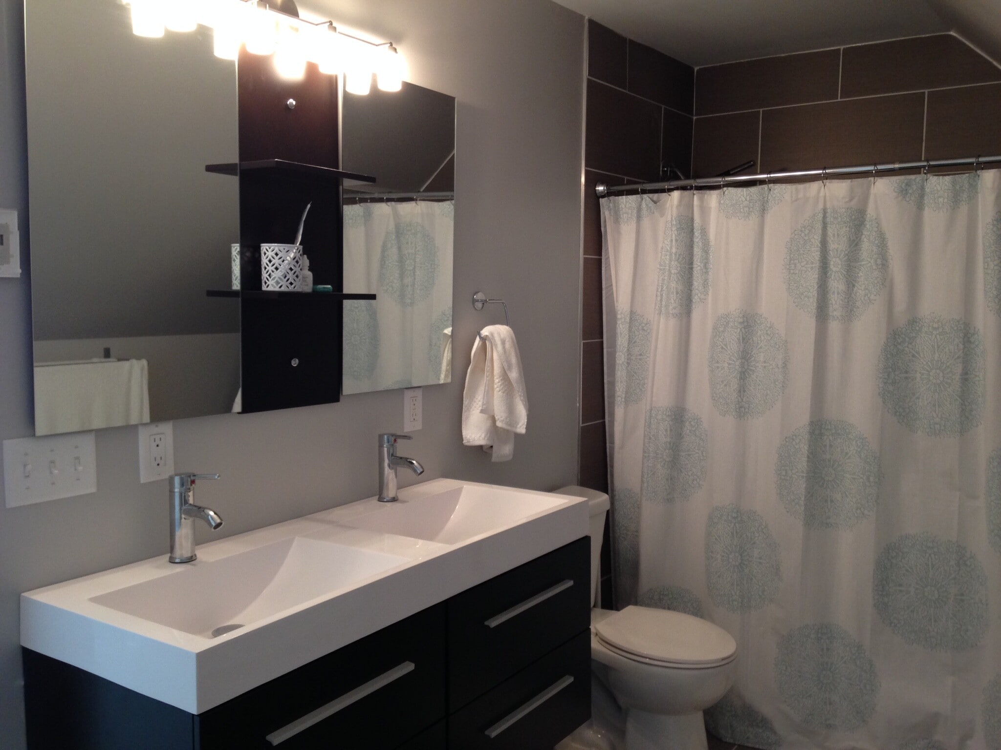 Primary Suite Bathroom - 516 E Glover Ave