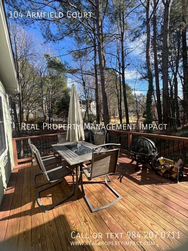 Building Photo - 4 Bedroom 2.5 Bath located in Wooded Cul d...