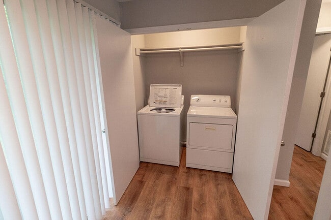 Building Photo - 4620 W Bainbridge Dr