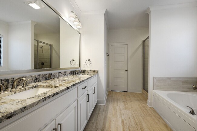 Building Photo - Beautiful 3 bedroom 2 bath home