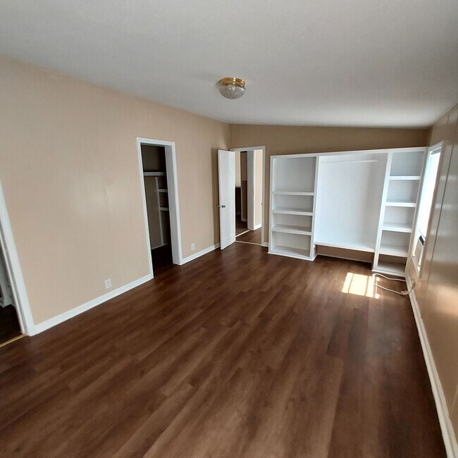 Building Photo - 2 Live Oak Ln