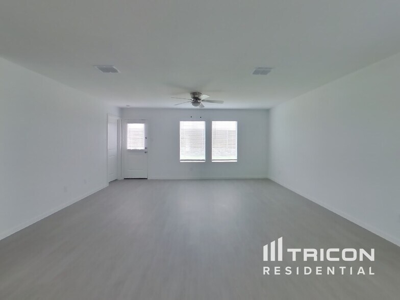 Building Photo - 1832 Kiwi Dr
