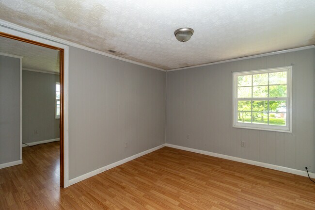 Building Photo - 513 Benton Cir