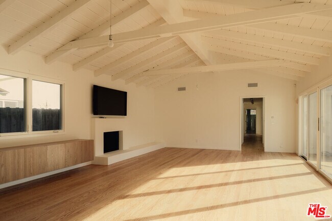 Building Photo - 914 Bienveneda Ave