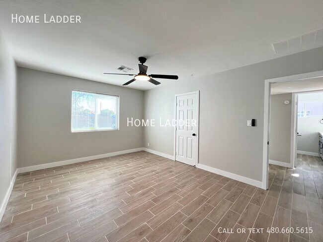 Building Photo - 415 S Lesueur-