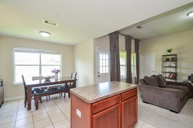 Building Photo - 2122 Platinum Mist Dr