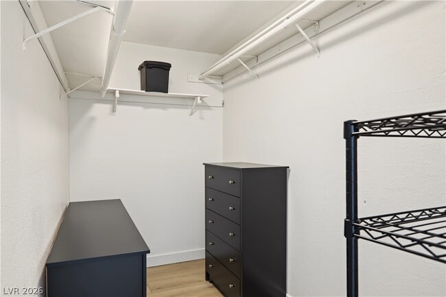 Building Photo - 4162 Ridgewood Ave