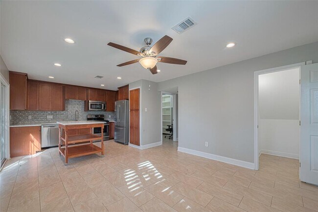 Building Photo - 15803 Locust Grove Dr