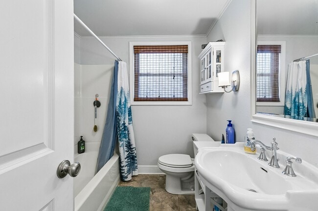 Building Photo - 8844 Fulton St