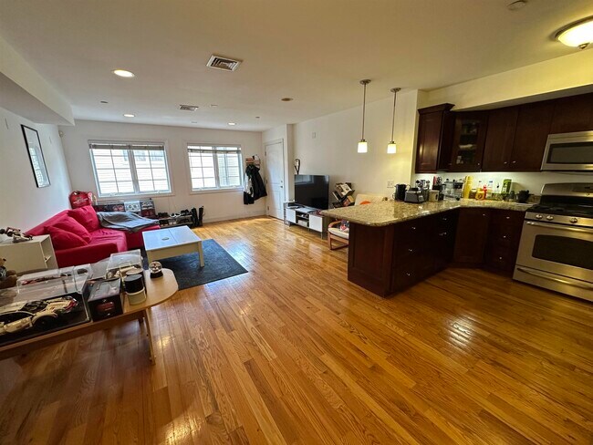 Building Photo - 124 68th St