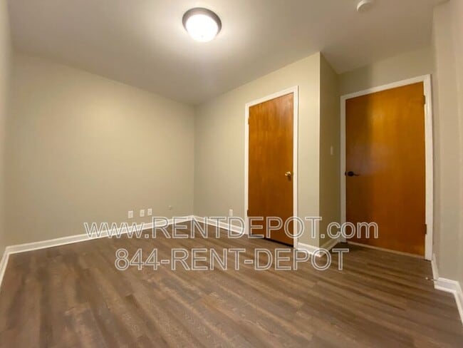 Building Photo - 2806 Ridgewood Dr