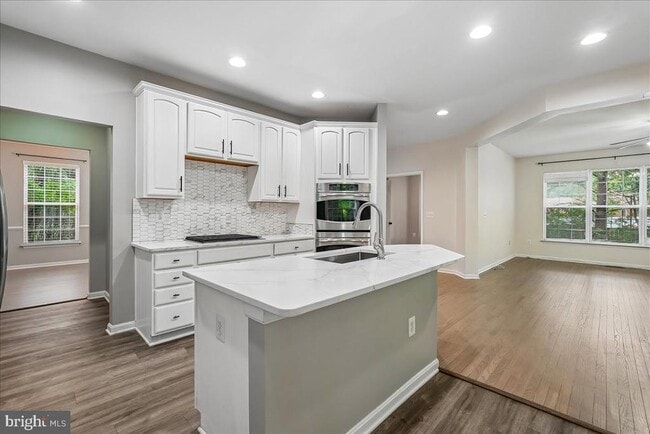 Building Photo - 905 Royal Elm Ct