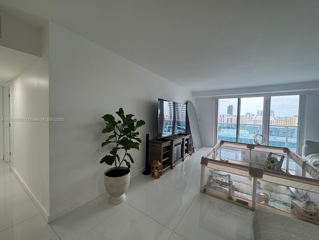 Building Photo - 3800 S Ocean Dr