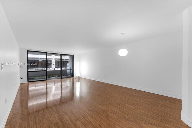 Building Photo - 13951 Kendale Lakes Cir