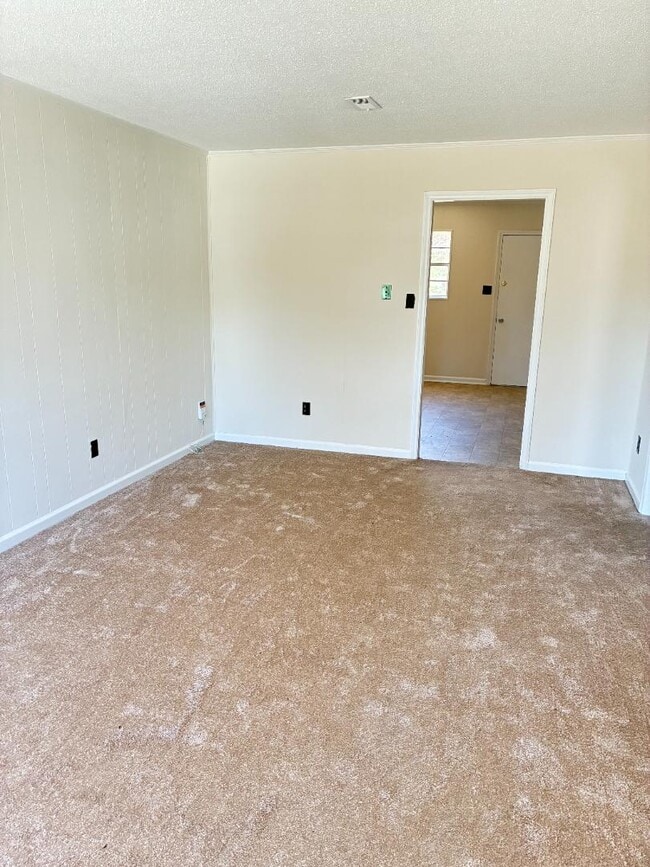 Building Photo - 413 Garner St W