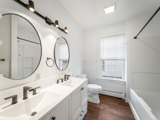 Building Photo - 634 High St