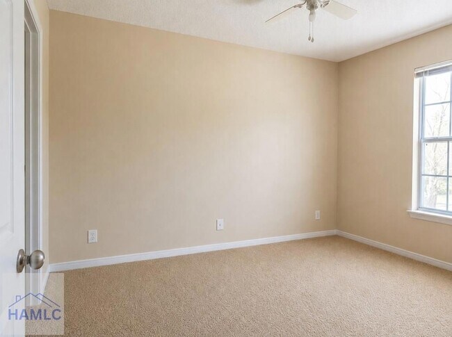 Building Photo - 1106 Creekside Cir