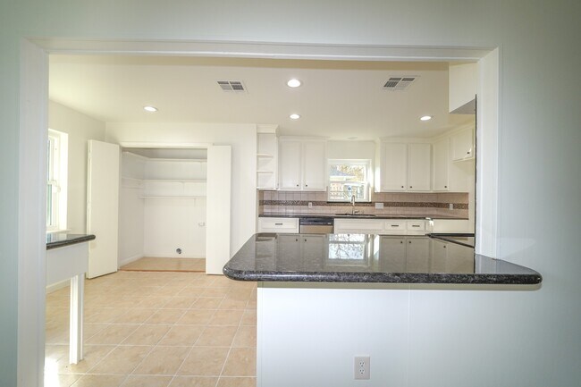 Building Photo - 5471 Loch Lomond Dr