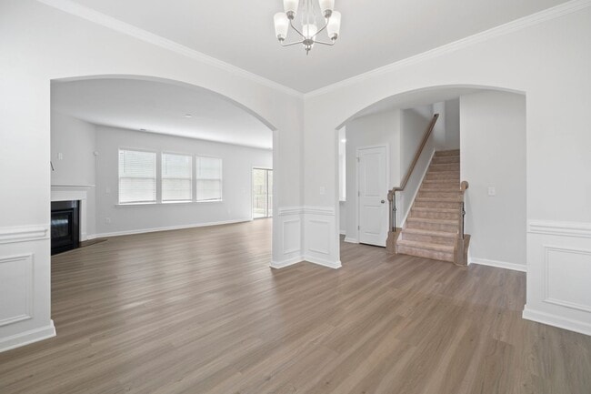 Building Photo - This Beautiful 4 Bedrooms, 2.5 Bathrooms i...