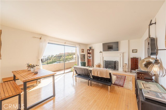 Building Photo - 1350 E Tujunga Ave